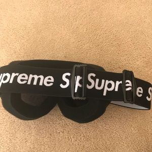 Supreme goggles black
